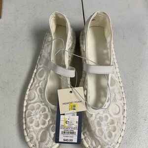 Universal Thread White Floral Flats